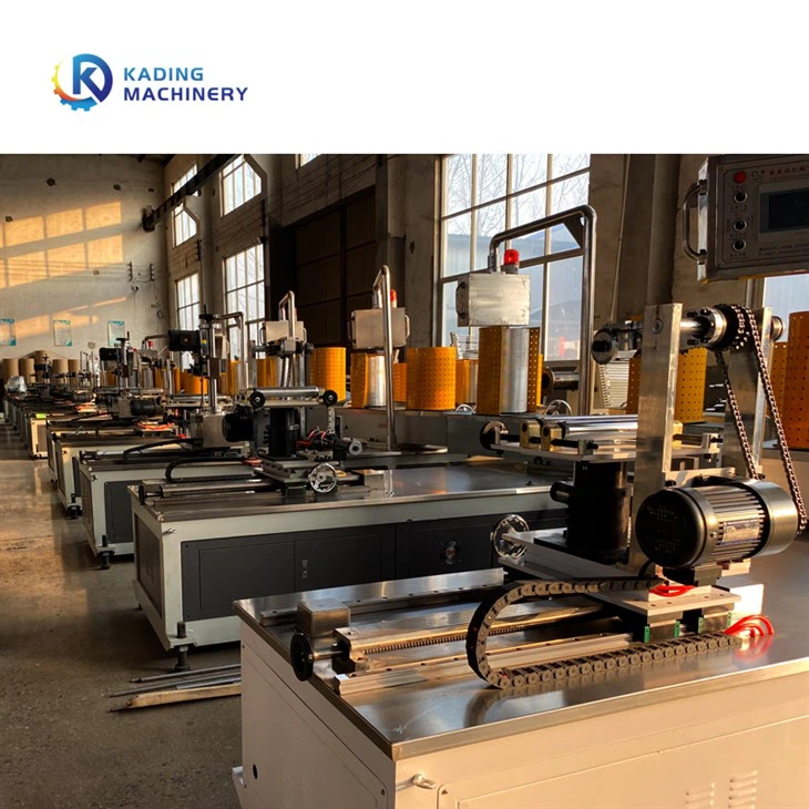 Machine de fabrication de tubes en papier semi-automatique